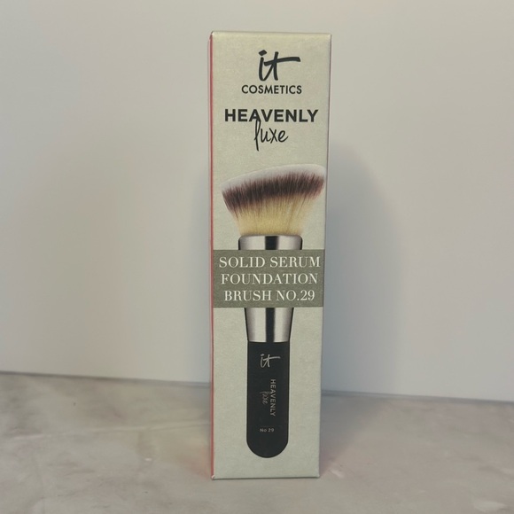 It Cosmetics Solid Serum Foundation Brush #29 - Picture 1 of 3